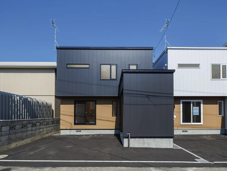 都市部に建つ戸建住宅